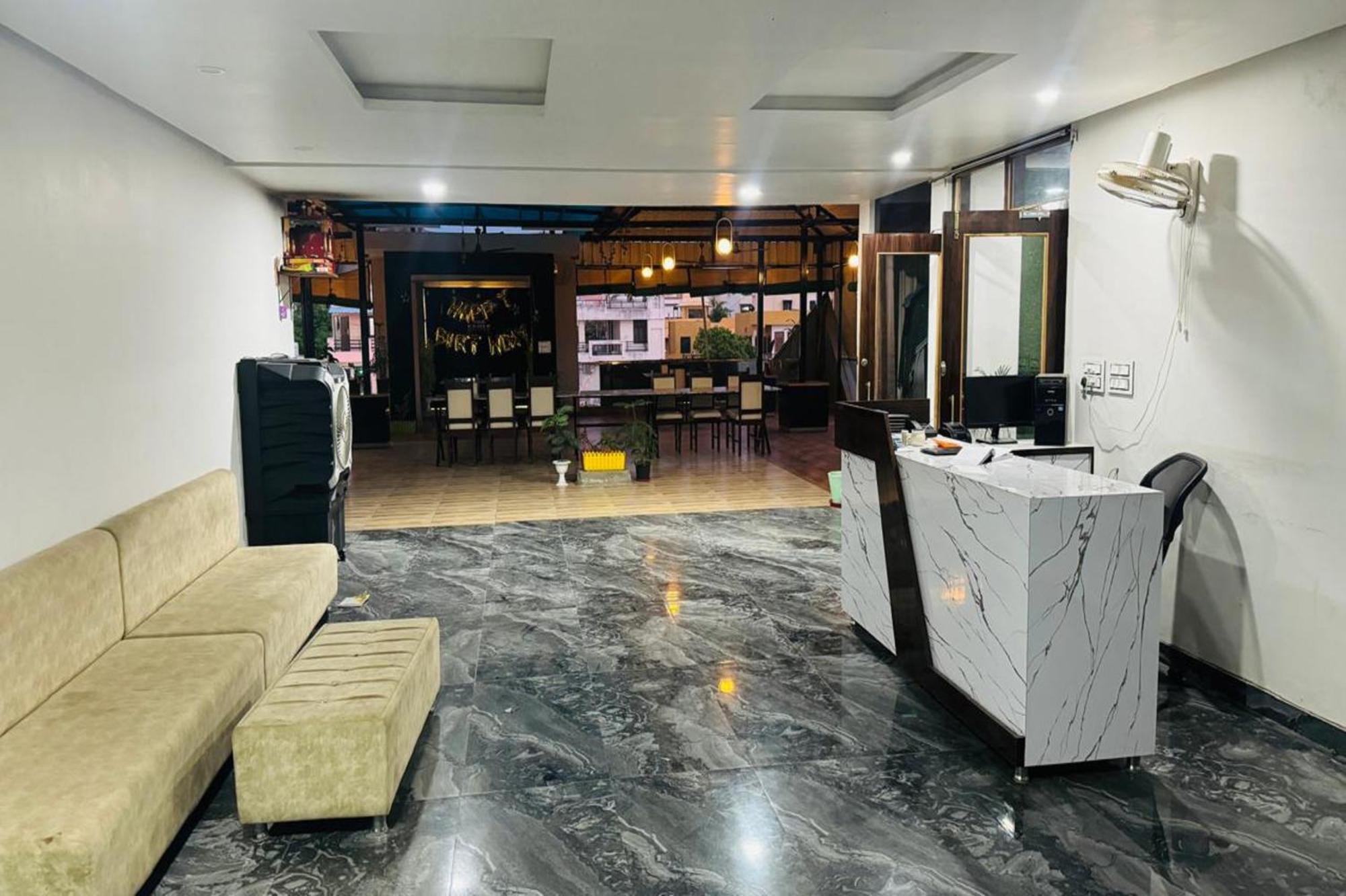 Hotel Eagle Inn Udaipur Exteriör bild